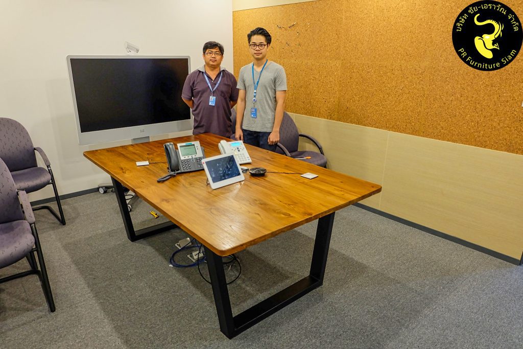 รีวิวลูกค้า โต๊ะไม้จริงขาเหล็กในห้องทำงาน