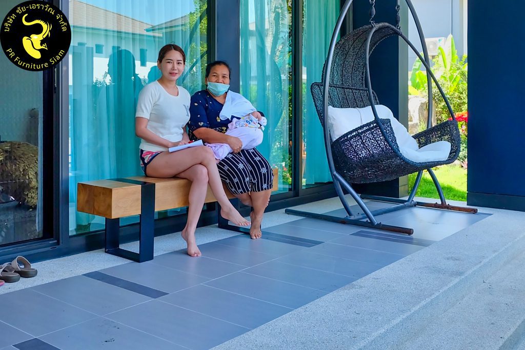 รีวิวลูกค้าคู่รัก ม้านั่งไม้เนื้อแข็งริมกระจก