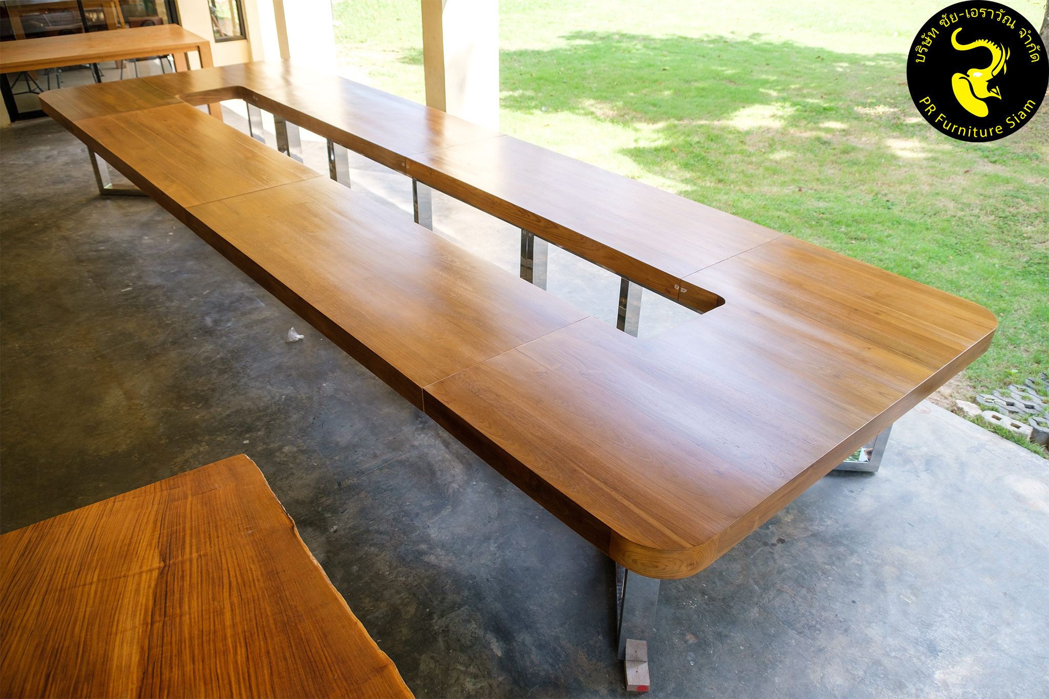 โต๊ะประชุมไม้สักขาสแตนเลส ขนาดใหญ่พิเศษ