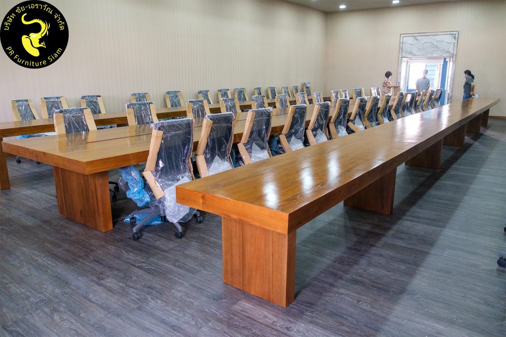 ติดตั้ง โต๊ะประชุมไม้สัก 65 ที่นั่ง