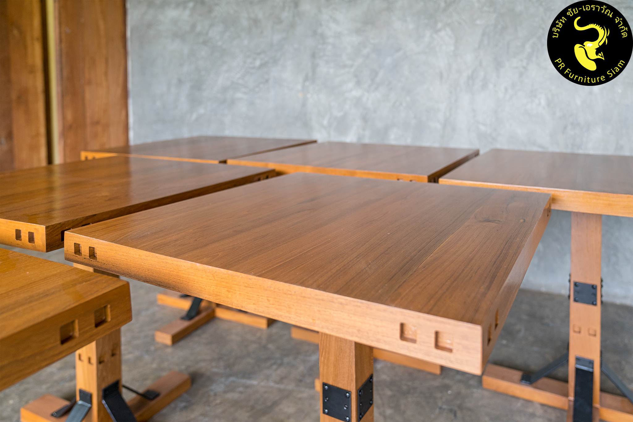 ชุดโต๊ะไม้สักขาไม้ สำหรับร้านกาแฟ 6 ชุด