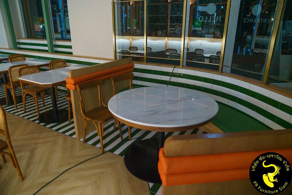ชุดโต๊ะไม้ร้านอาหารสำหรับร้านอาหาร OHKAJHU Design Village , Kaset Nawamin