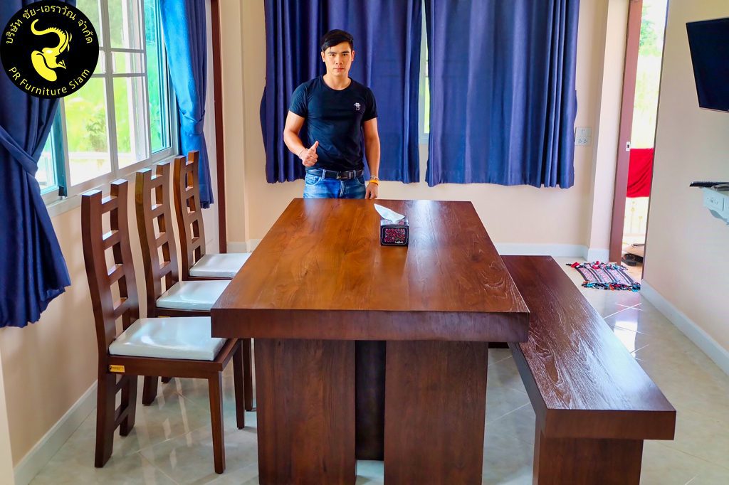 โต๊ะไม้จริงแบบโมเดิร์น ใช้งานได้หลากหลาย ไม่ว่าจะนั่งทำงาน รับประทานอาหาร หรือสังสรรค์